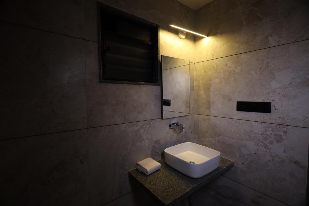 Lords Eco Inn Navsari Exterior foto