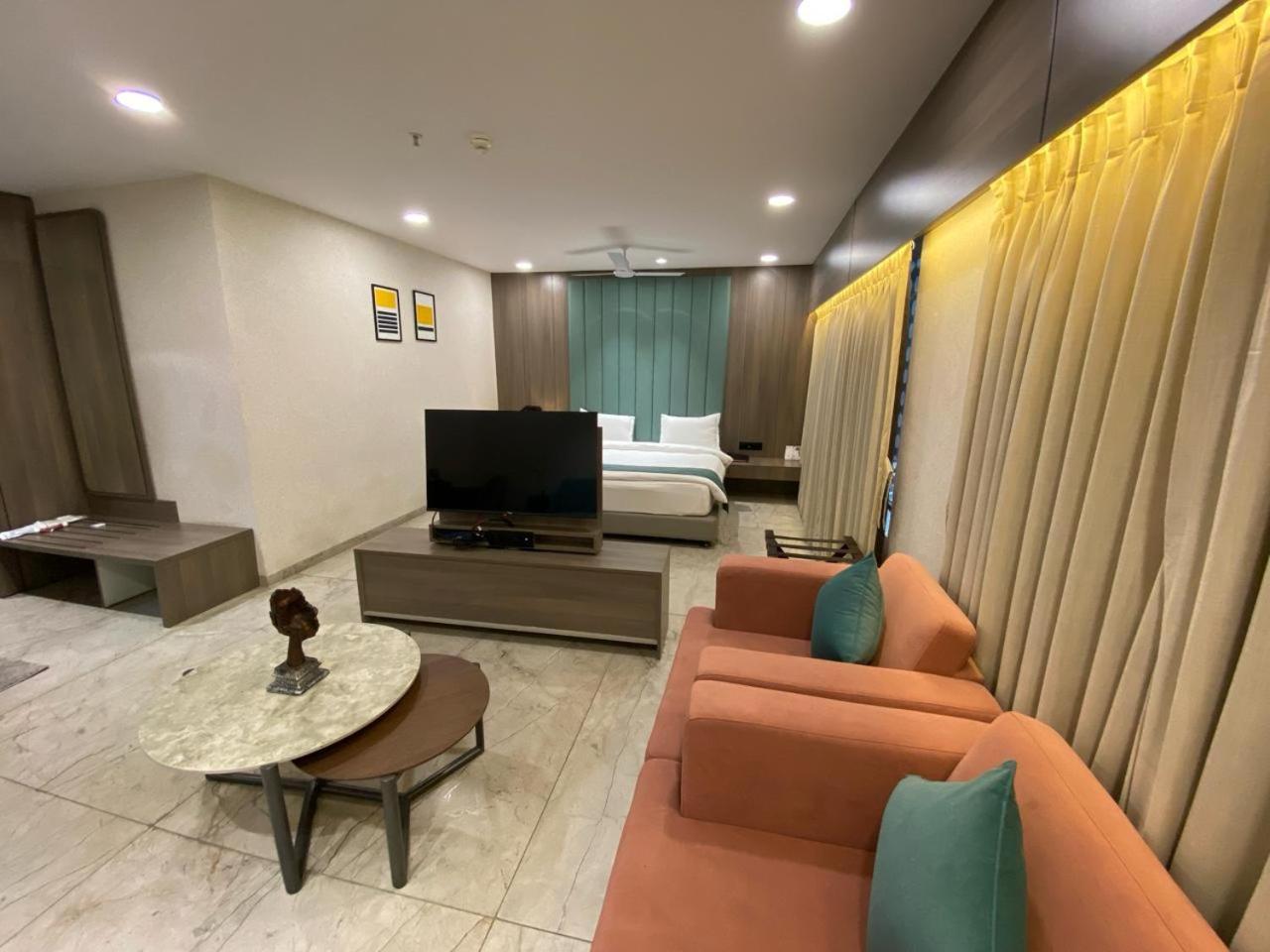 Lords Eco Inn Navsari Exterior foto