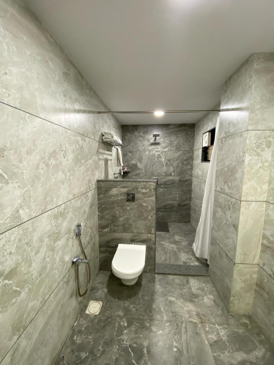 Lords Eco Inn Navsari Exterior foto