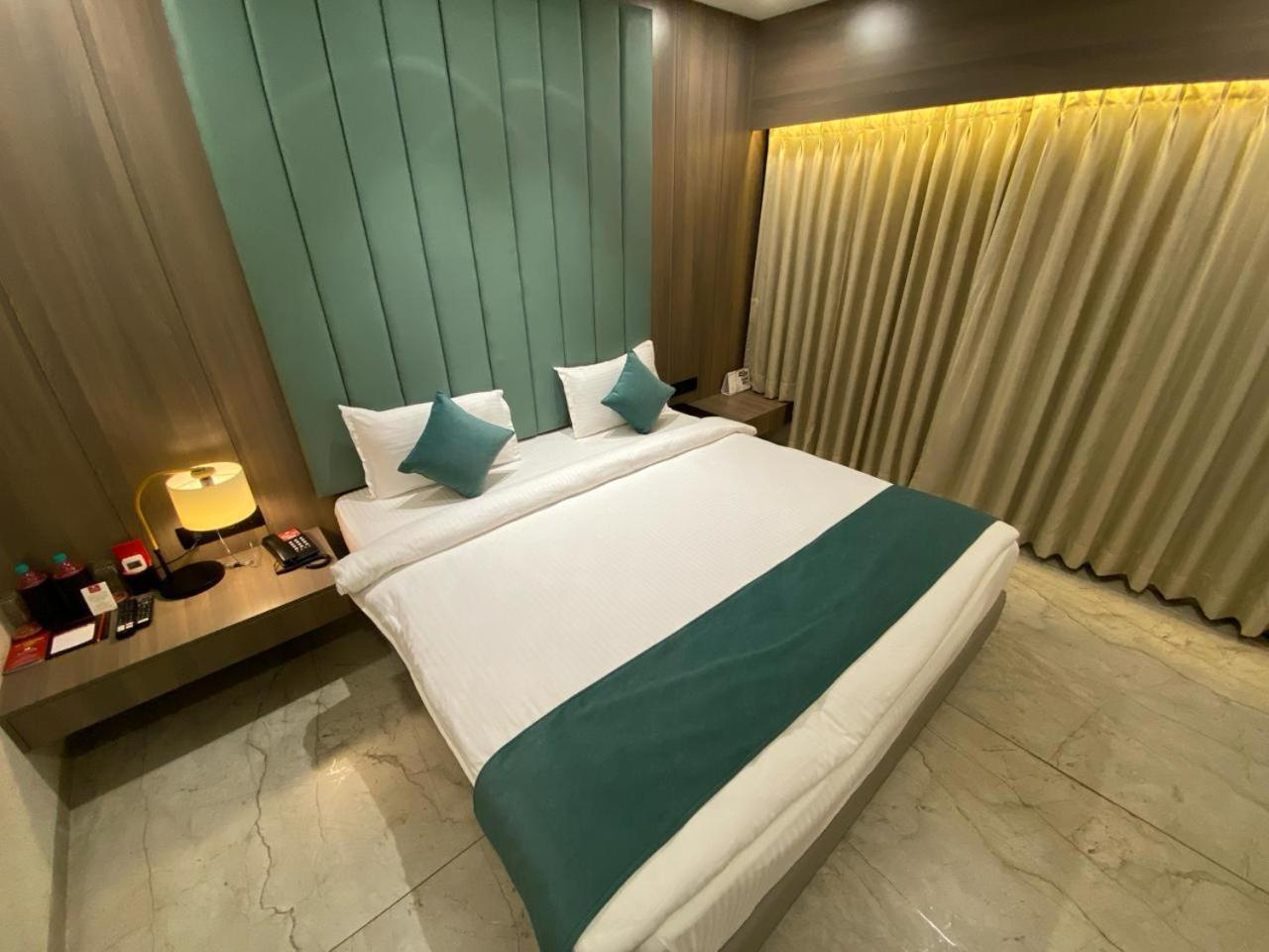 Lords Eco Inn Navsari Exterior foto